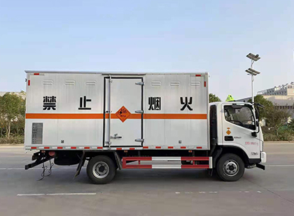 贡觉爆破器材运输车