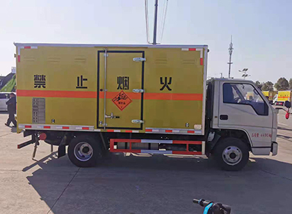 贡觉爆破器材运输车工人安全操作规范与智能技术保障